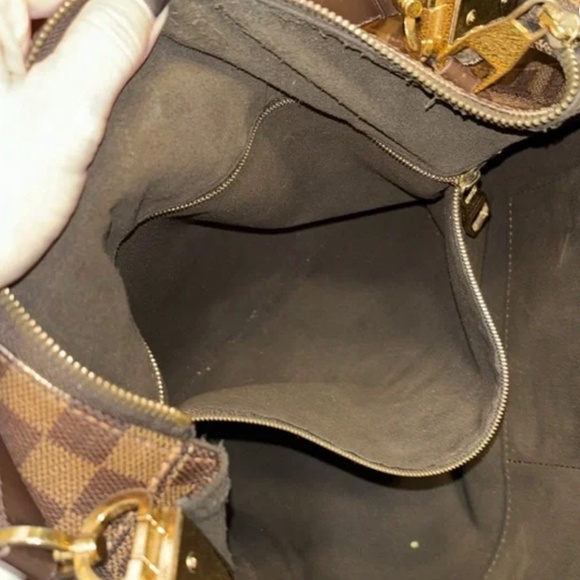 LOUIS VUITTON Portobello Bag - Picture 10 of 13